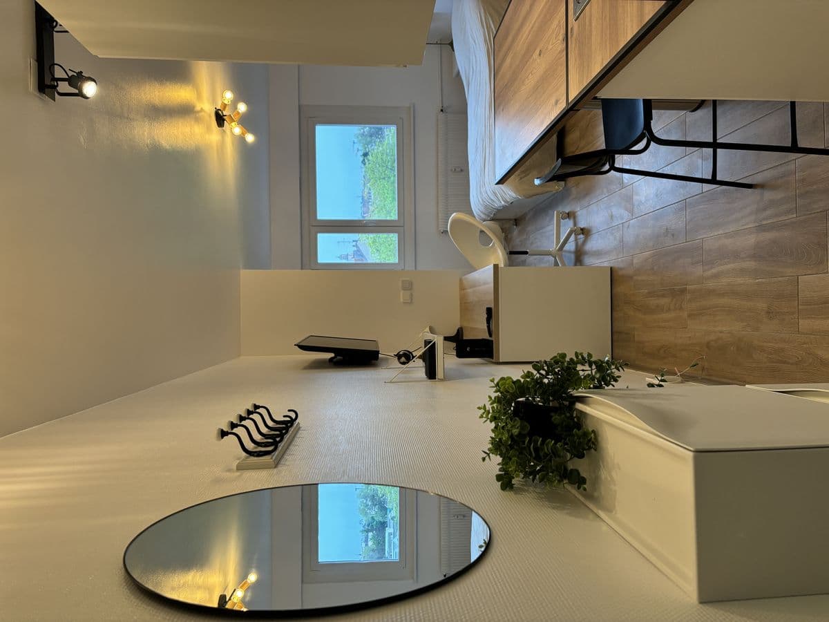 Chambre rénovée dans un studio à Mulhouse